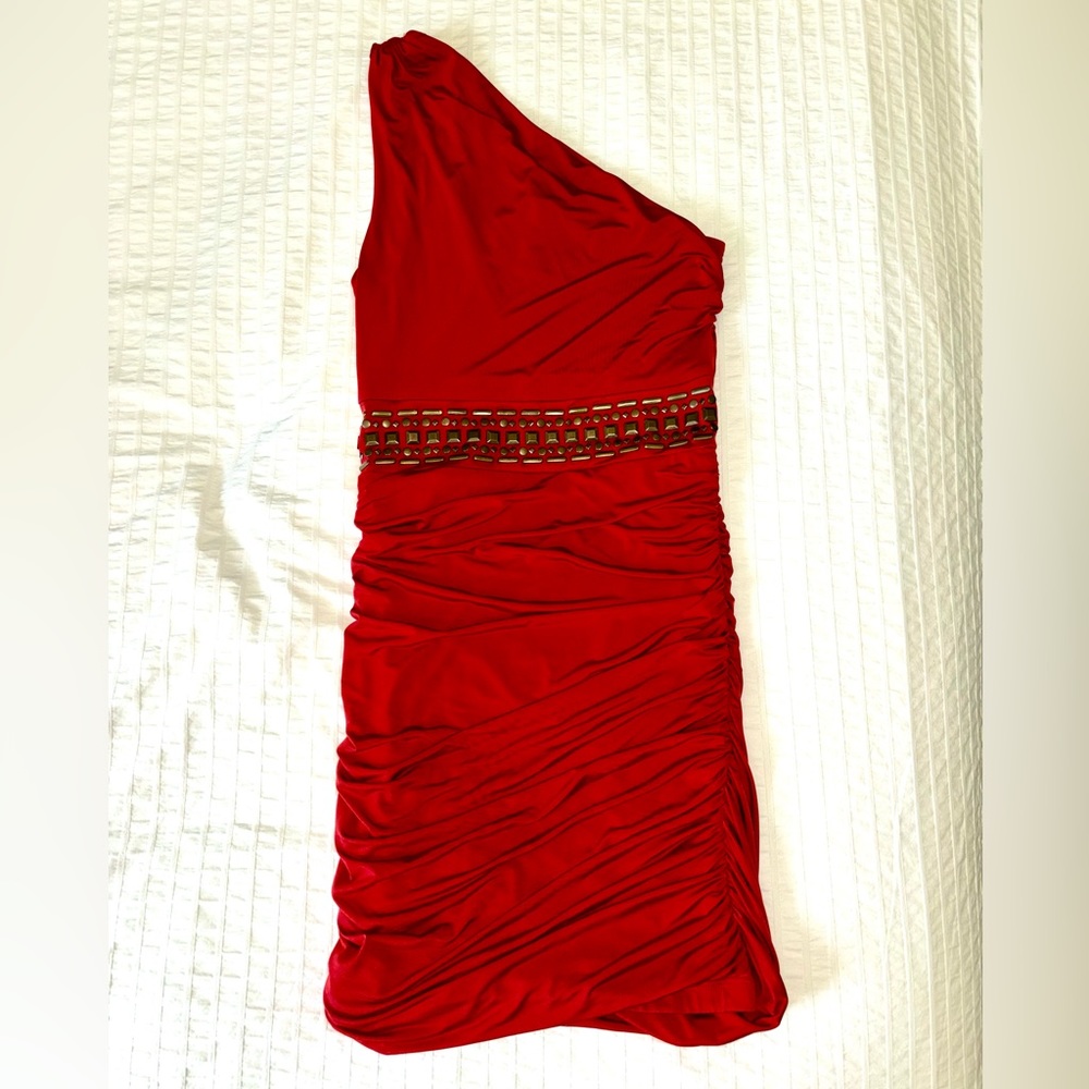 RED ONE SHOULDER STUDDED DRESS.